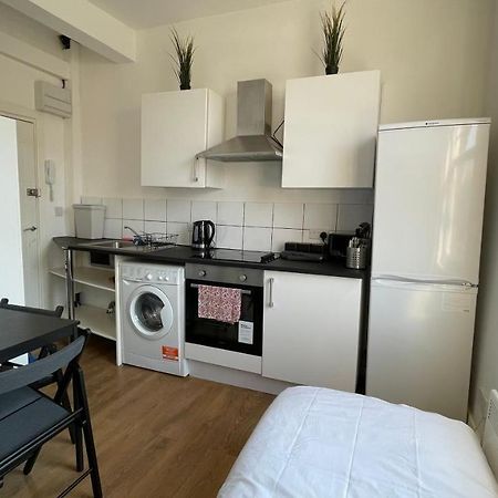 Lovely Studio Flat In The Heart Of Holloway. London Bagian luar foto