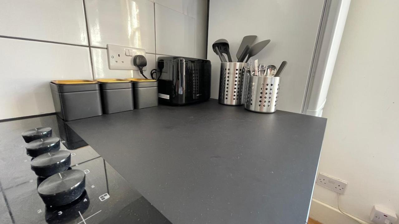 Lovely Studio Flat In The Heart Of Holloway. London Bagian luar foto