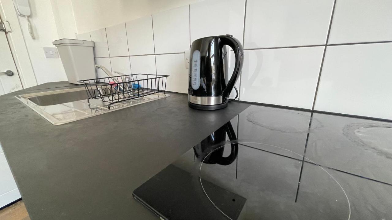 Lovely Studio Flat In The Heart Of Holloway. London Bagian luar foto